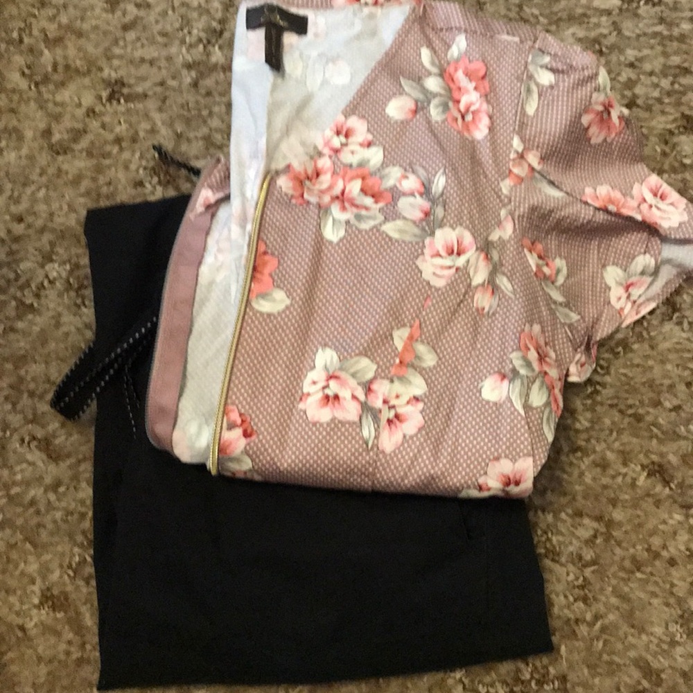 Jaanuu Scrub Top